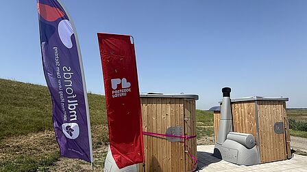 Twee natuurtoiletten duiklocatie