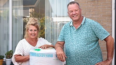 Stel uit Kapelle met rol isolatie voor hun woning