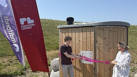 Ivo Thonon (MDL Fonds) Wethouder Moerland openen eerste natuurtoilet in Zeeland